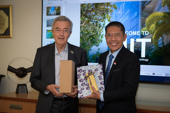 Dr. Mohamad Maliki Bin Osman, Minister of Foreign Affairs and Education of Singapore and Prof. Yakubov, President of HIT Holon Institute of Technology